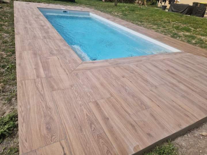 Carrelage plage piscine effet bois Cérans-Foulletourte