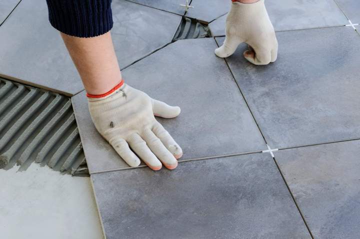 Pose de carrelage au sol Cérans-Foulletourte